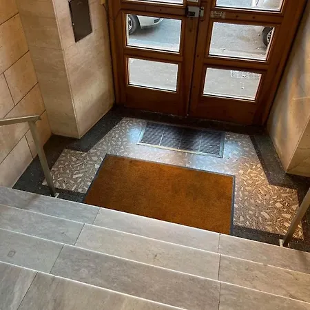 Lovely Art 2 Bedroom Flat Next To Metro Station Lodi Apartment