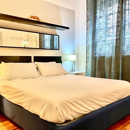 Lovely Art 2 Bedroom Flat Next To Metro Station Lodi Rome
