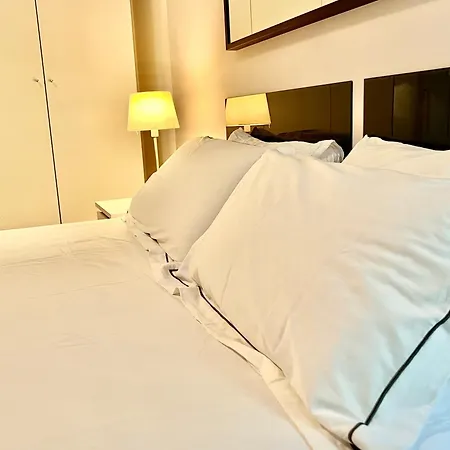 Lovely Art 2 Bedroom Flat Next To Metro Station Lodi *