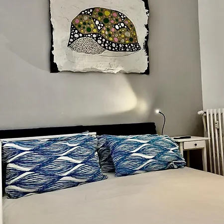 Lovely Art 2 Bedroom Flat Next To Metro Station Lodi Rome
