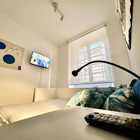 Lovely Art 2 Bedroom Flat Next To Metro Station Lodi Daire *