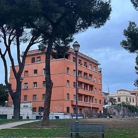 Lovely Art 2 Bedroom Flat Next To Metro Station Lodi Apartment