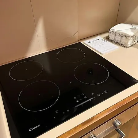 Lovely Art 2 Bedroom Flat Next To Metro Station Lodi Rome