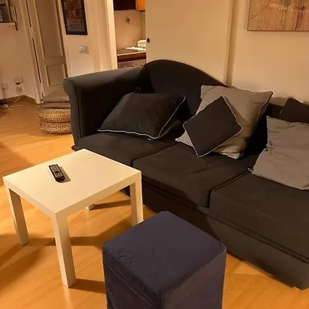 Lovely Art 2 Bedroom Flat Next To Metro Station Lodi *