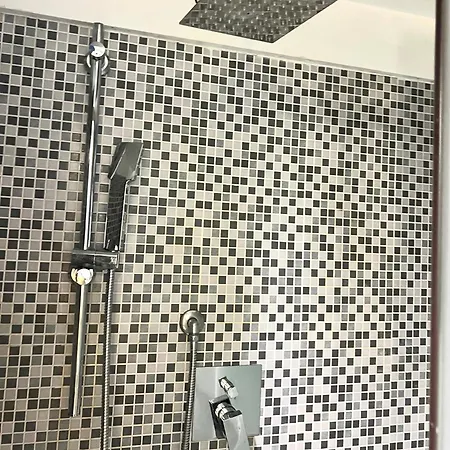 Lovely Art 2 Bedroom Flat Next To Metro Station Lodi Apartment
