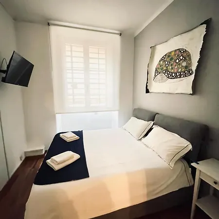 2 Bedroom Flat At Just 4 Tube Stops From Coliseum Rom