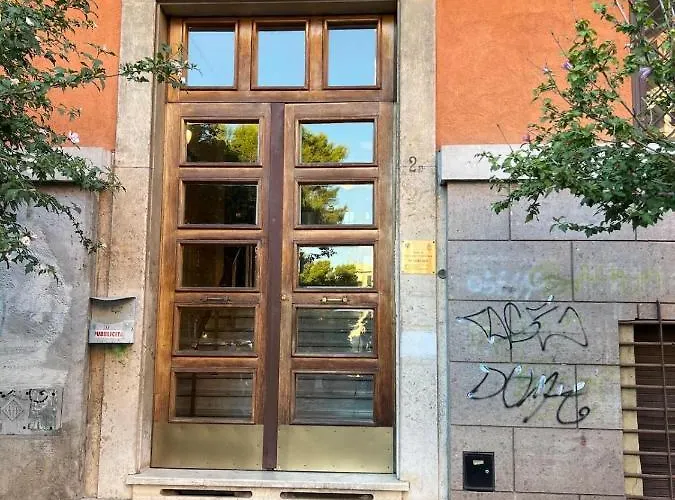 2 Bedroom Flat At Just 4 Tube Stops From Coliseum Apartment Rom