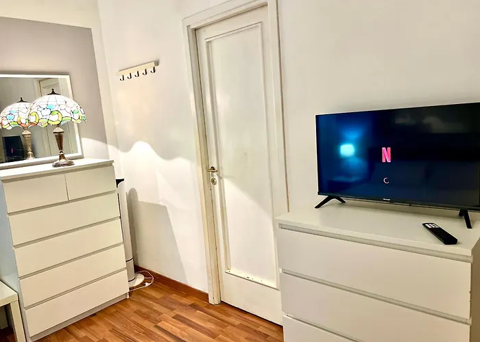 2 Bedroom Flat At Just 4 Tube Stops From Coliseum Rom