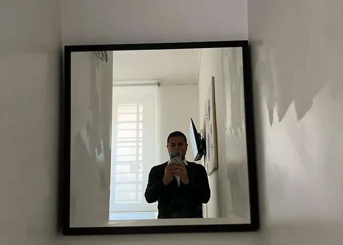 2 Bedroom Flat At Just 4 Tube Stops From Coliseum Apartment Rom