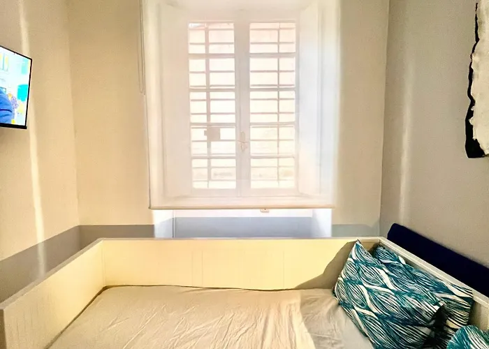 Apartment 2 Bedroom Flat At Just 4 Tube Stops From Coliseum *