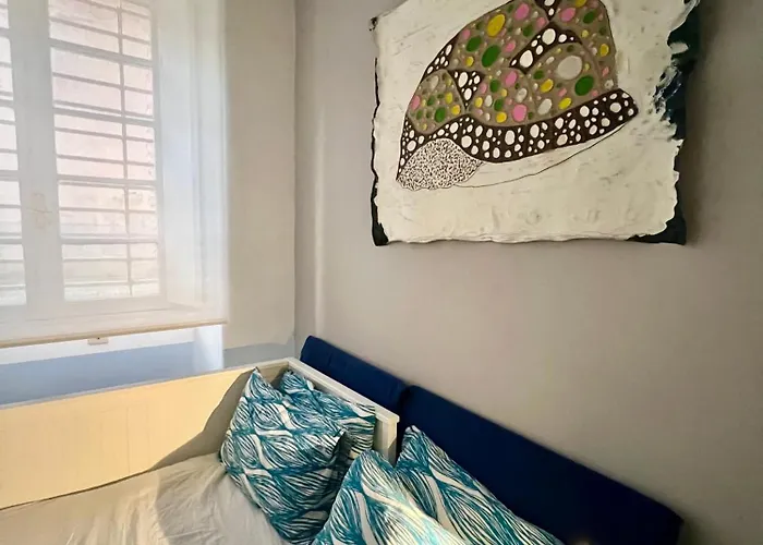 Apartment 2 Bedroom Flat At Just 4 Tube Stops From Coliseum *