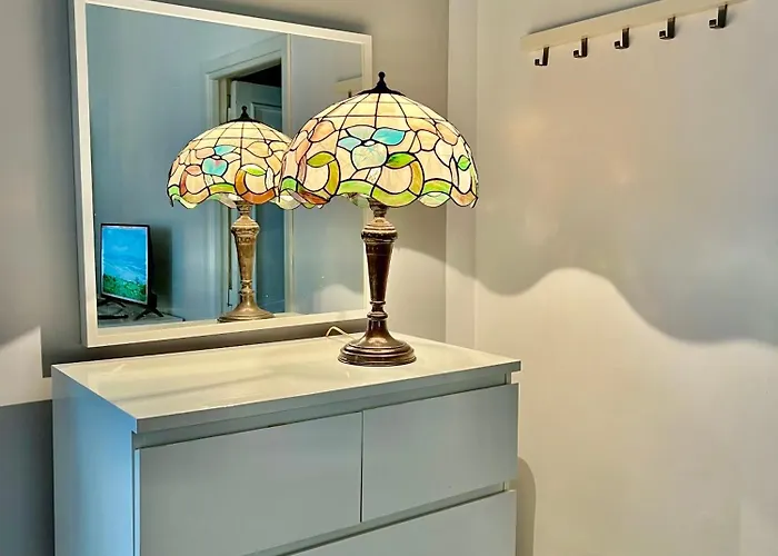 2 Bedroom Flat At Just 4 Tube Stops From Coliseum * Rom