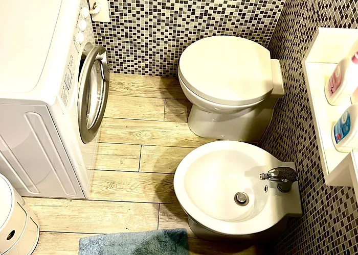 2 Bedroom Flat At Just 4 Tube Stops From Coliseum *