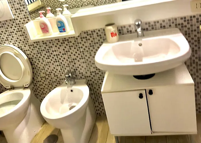 2 Bedroom Flat At Just 4 Tube Stops From Coliseum * Rom