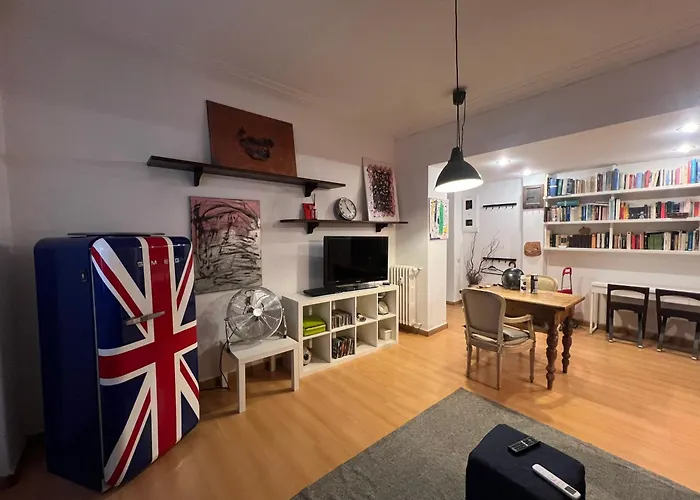 Apartment 2 Bedroom Flat At Just 4 Tube Stops From Coliseum *