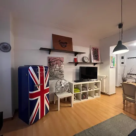 Lovely Art 2 Bedroom Flat Next To Metro Station Lodi Апартаменты